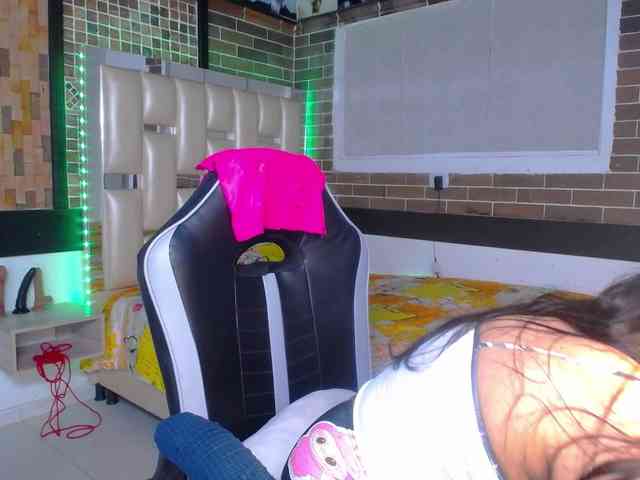 KrissSweetBoobs webcam