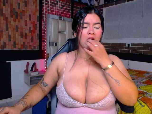 KrissSweetBoobs webcam