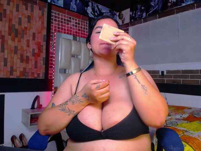 KrissSweetBoobs webcam
