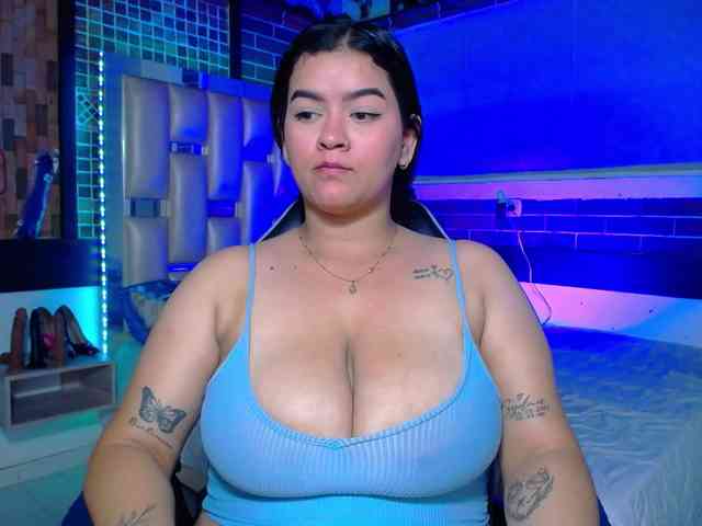 KrissSweetBoobs webcam