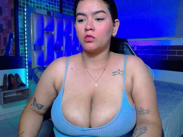 KrissSweetBoobs webcam