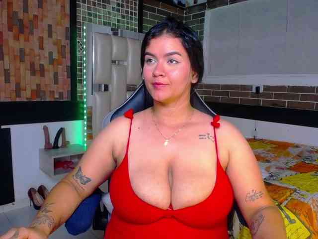 KrissSweetBoobs webcam