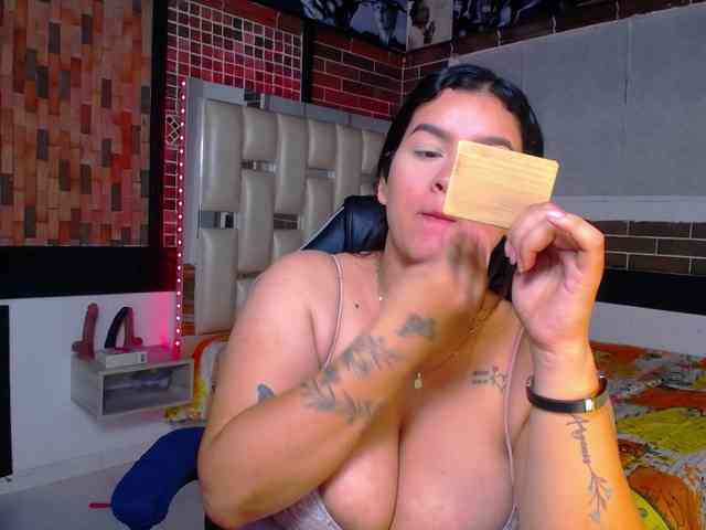 KrissSweetBoobs webcam
