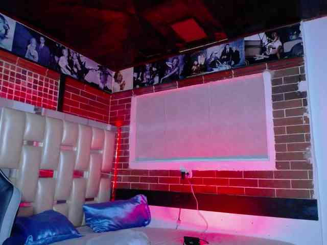 KrissSweetBoobs webcam