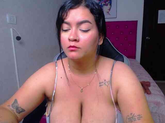 KrissSweetBoobs webcam