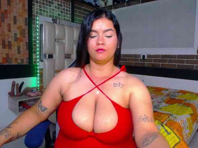 KrissSweetBoobs webcam