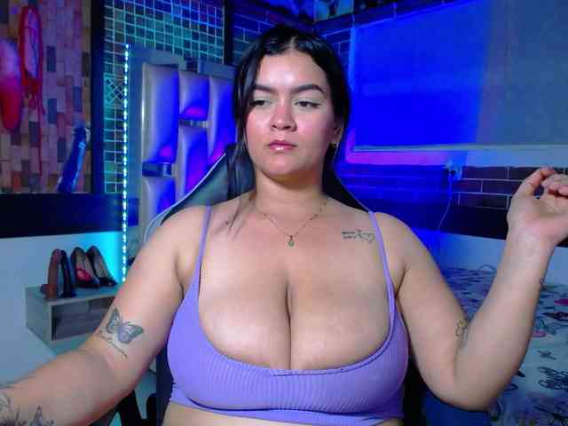 KrissSweetBoobs webcam