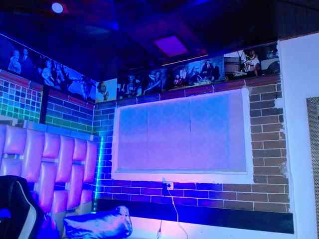 KrissSweetBoobs webcam