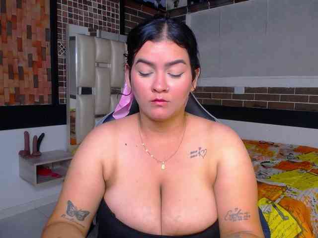 KrissSweetBoobs webcam