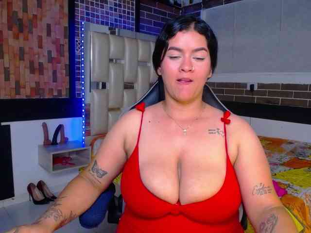 KrissSweetBoobs webcam