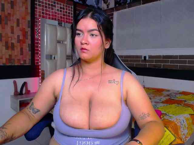 KrissSweetBoobs webcam