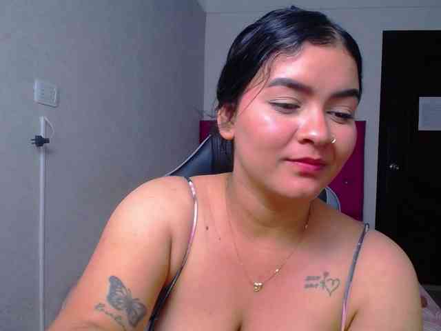 KrissSweetBoobs webcam