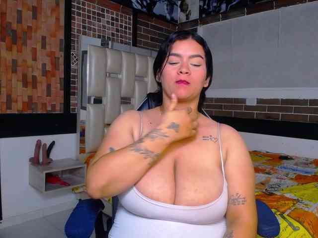 KrissSweetBoobs webcam