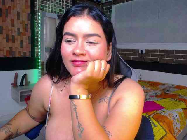 KrissSweetBoobs webcam