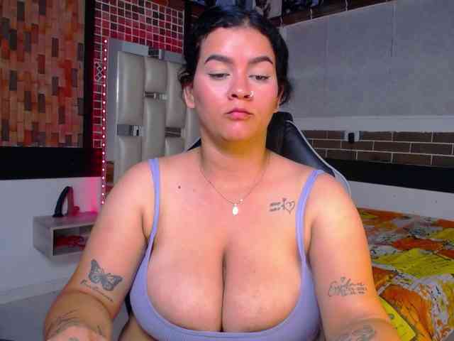 KrissSweetBoobs webcam