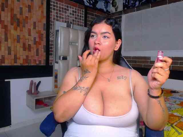 KrissSweetBoobs webcam