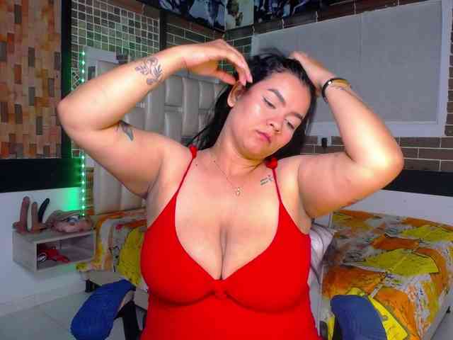 KrissSweetBoobs webcam