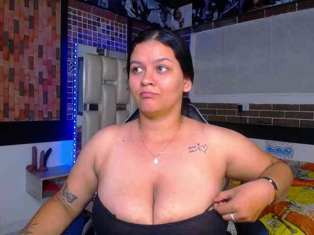 KrissSweetBoobs webcam