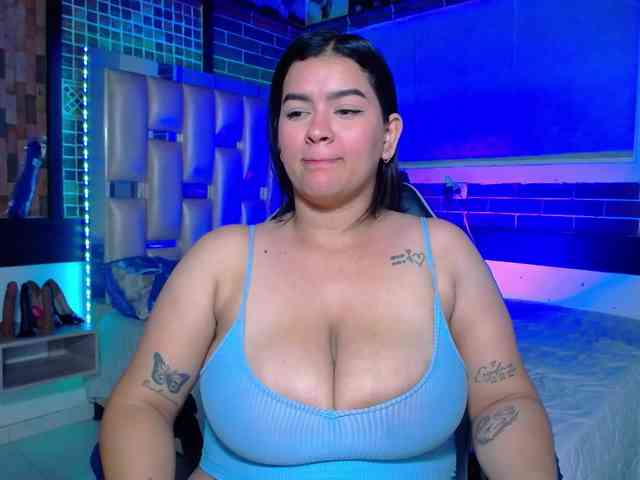 KrissSweetBoobs webcam