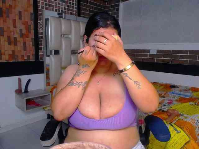 KrissSweetBoobs webcam