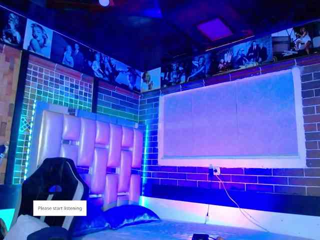 KrissSweetBoobs webcam