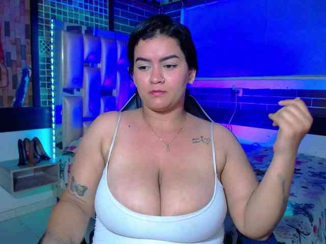 KrissSweetBoobs webcam