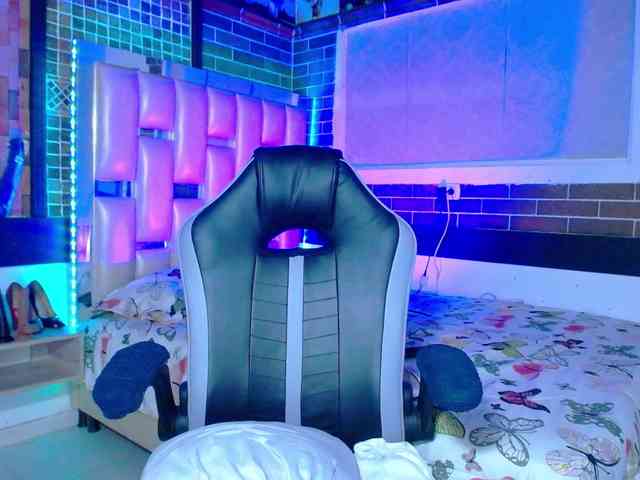 KrissSweetBoobs webcam