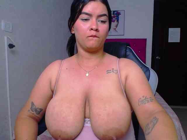 KrissSweetBoobs webcam