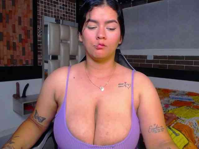 KrissSweetBoobs webcam