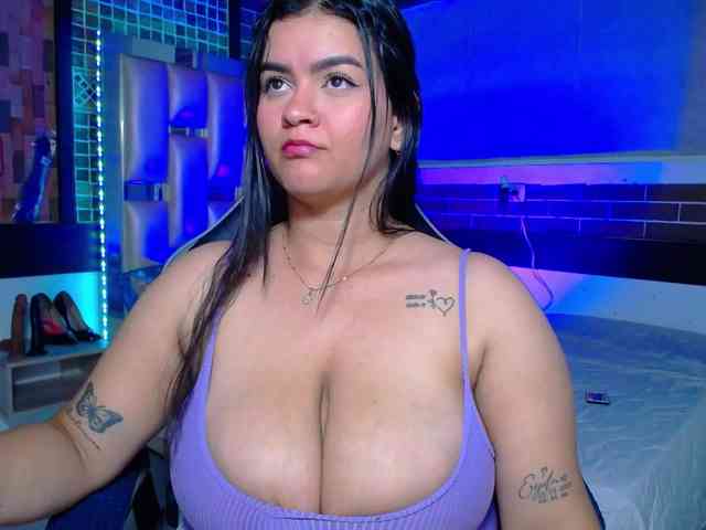 KrissSweetBoobs webcam