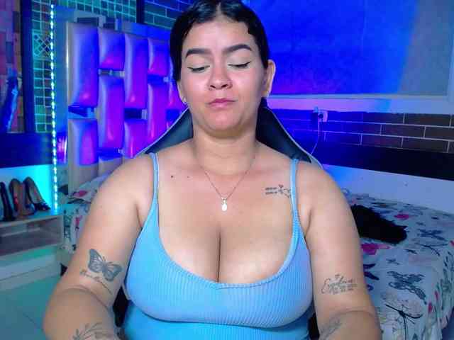 KrissSweetBoobs webcam