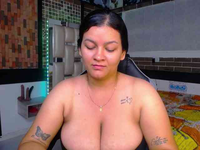 KrissSweetBoobs webcam