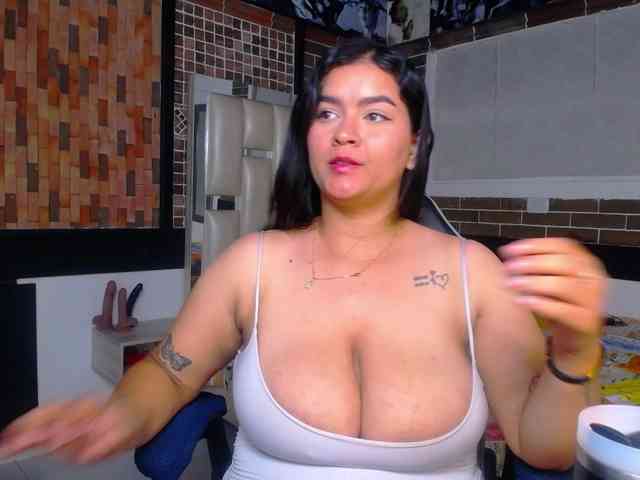 KrissSweetBoobs webcam