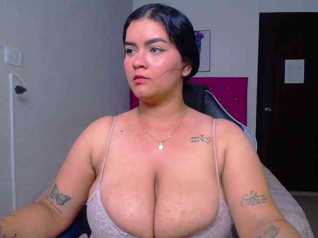 KrissSweetBoobs webcam
