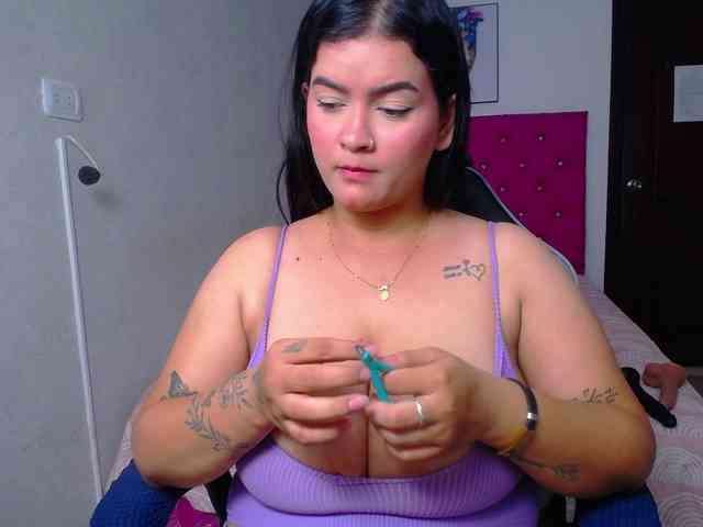KrissSweetBoobs webcam