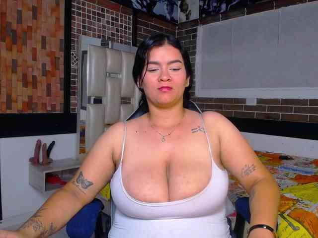 KrissSweetBoobs webcam