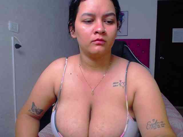 KrissSweetBoobs webcam
