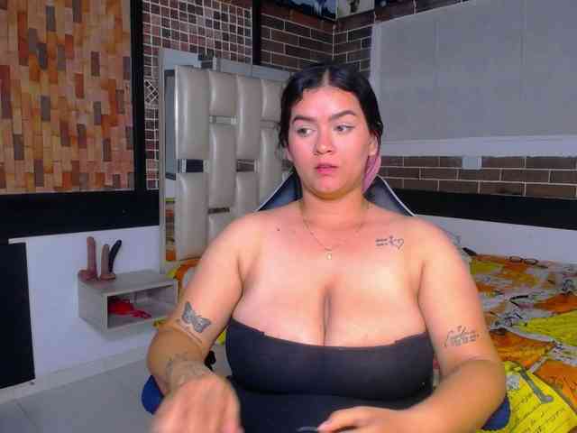 KrissSweetBoobs webcam