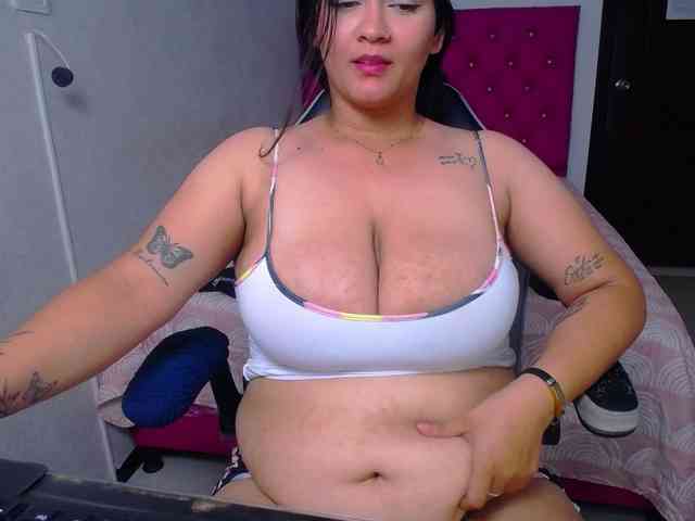 KrissSweetBoobs webcam
