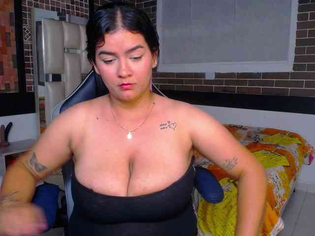 KrissSweetBoobs webcam