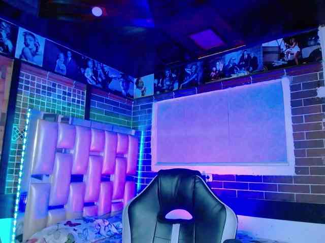 KrissSweetBoobs webcam