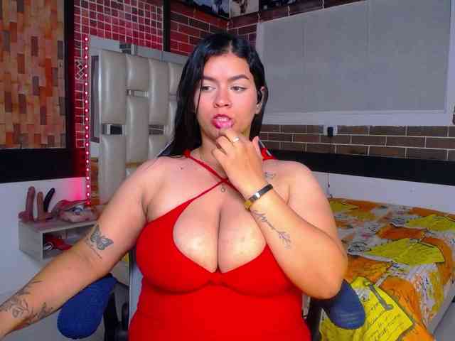 KrissSweetBoobs webcam