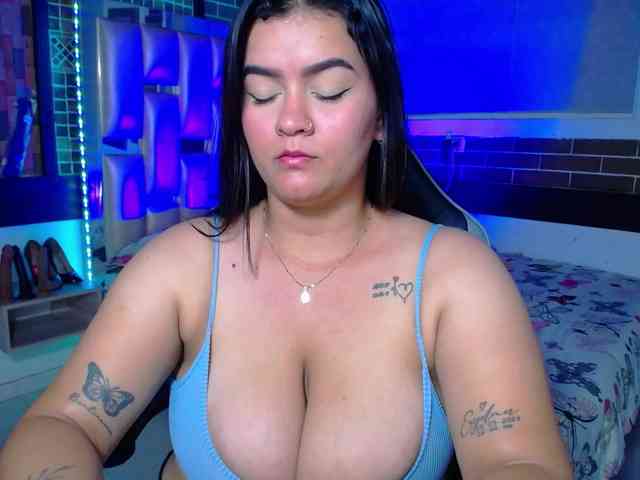 KrissSweetBoobs webcam