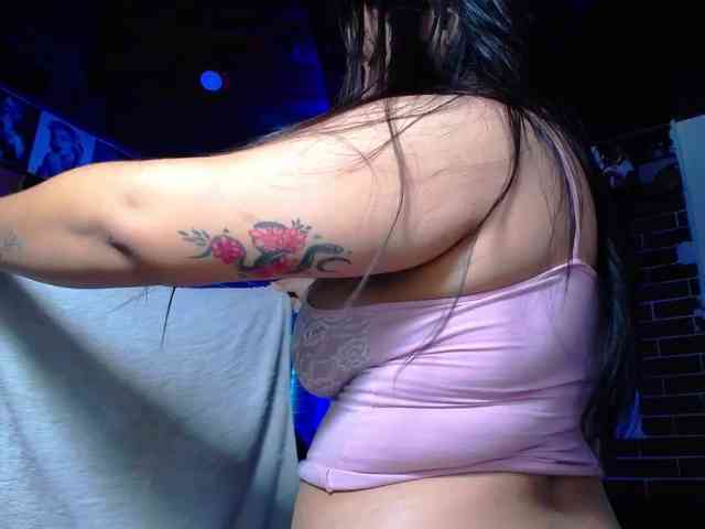 KrissSweetBoobs webcam