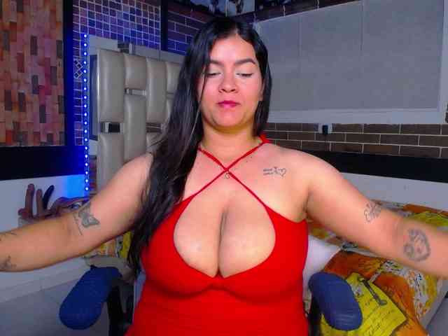 KrissSweetBoobs webcam