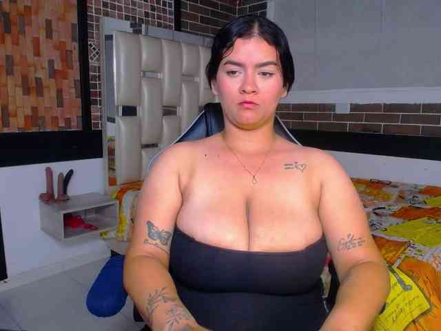KrissSweetBoobs webcam