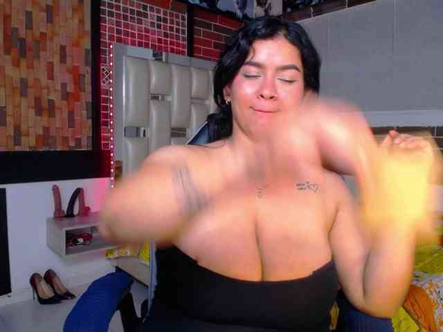 KrissSweetBoobs webcam