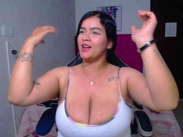 KrissSweetBoobs webcam