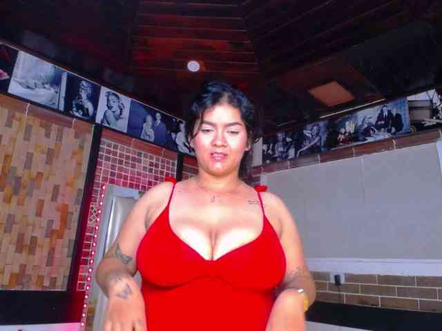 KrissSweetBoobs webcam