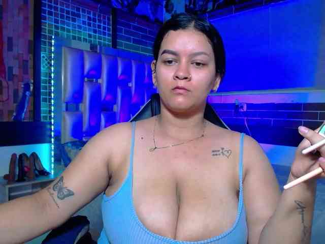 KrissSweetBoobs webcam